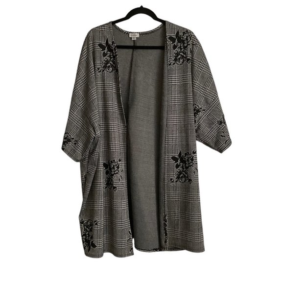 Avenue Woman's OpenJacket Black/ White zFloral Print Size 18/20 Elbow Sleeves - Picture 1 of 8